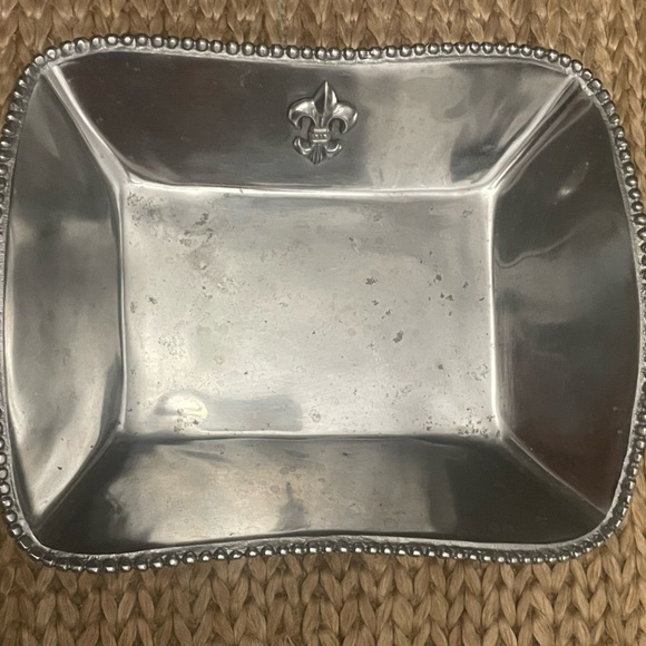 Vintage pewter fluer de lis - Picture 1 of 4